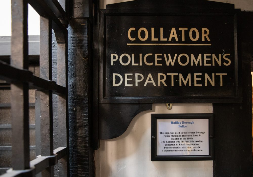 Collator policewomen's department sign